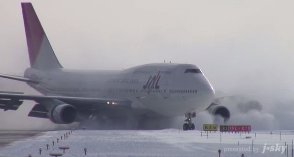 Sábados de Videos N°27: hoy, aterrizando y despegando en la nieve