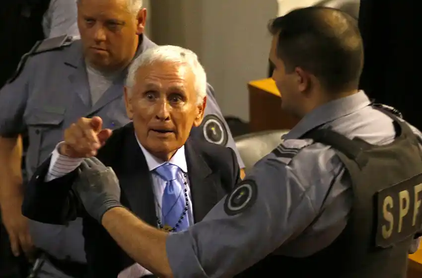 El represor Miguel Etchecolatz está en grave estado