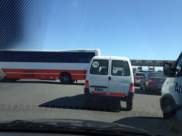 Corte total en ambas manos de la Autopista Buenos Aires- La Plata