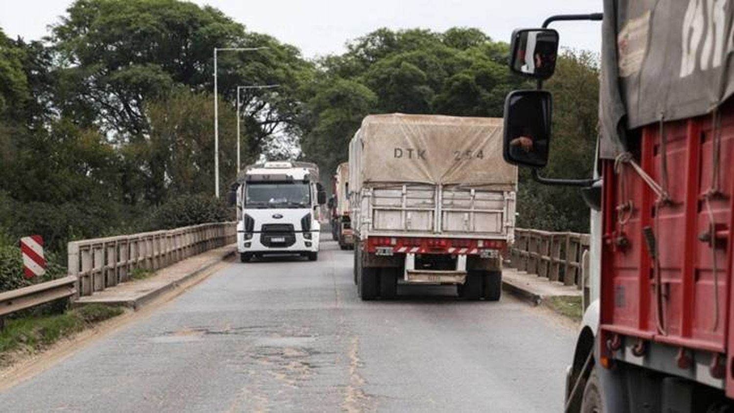 Se levantó el paro de los  transportistas de carga que  llegaron a un acuerdo con el gobierno de aumento de tarifa