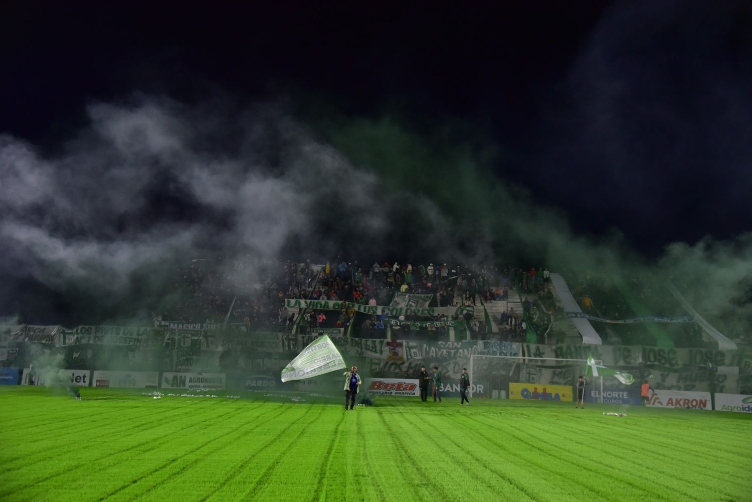 El estadio "Juan Pablo Francia" se prepara para un apasionante partido