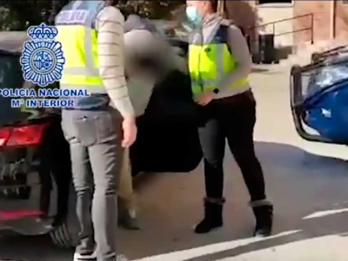 Enfermera argentina fue detenida en España por integrar una banda que vendía pasaportes sanitarios  truchos