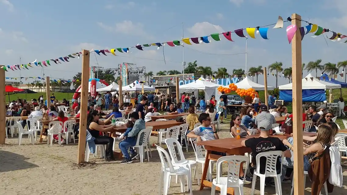 Habrá patios gastronómicos en diferentes sectores de la costanera.