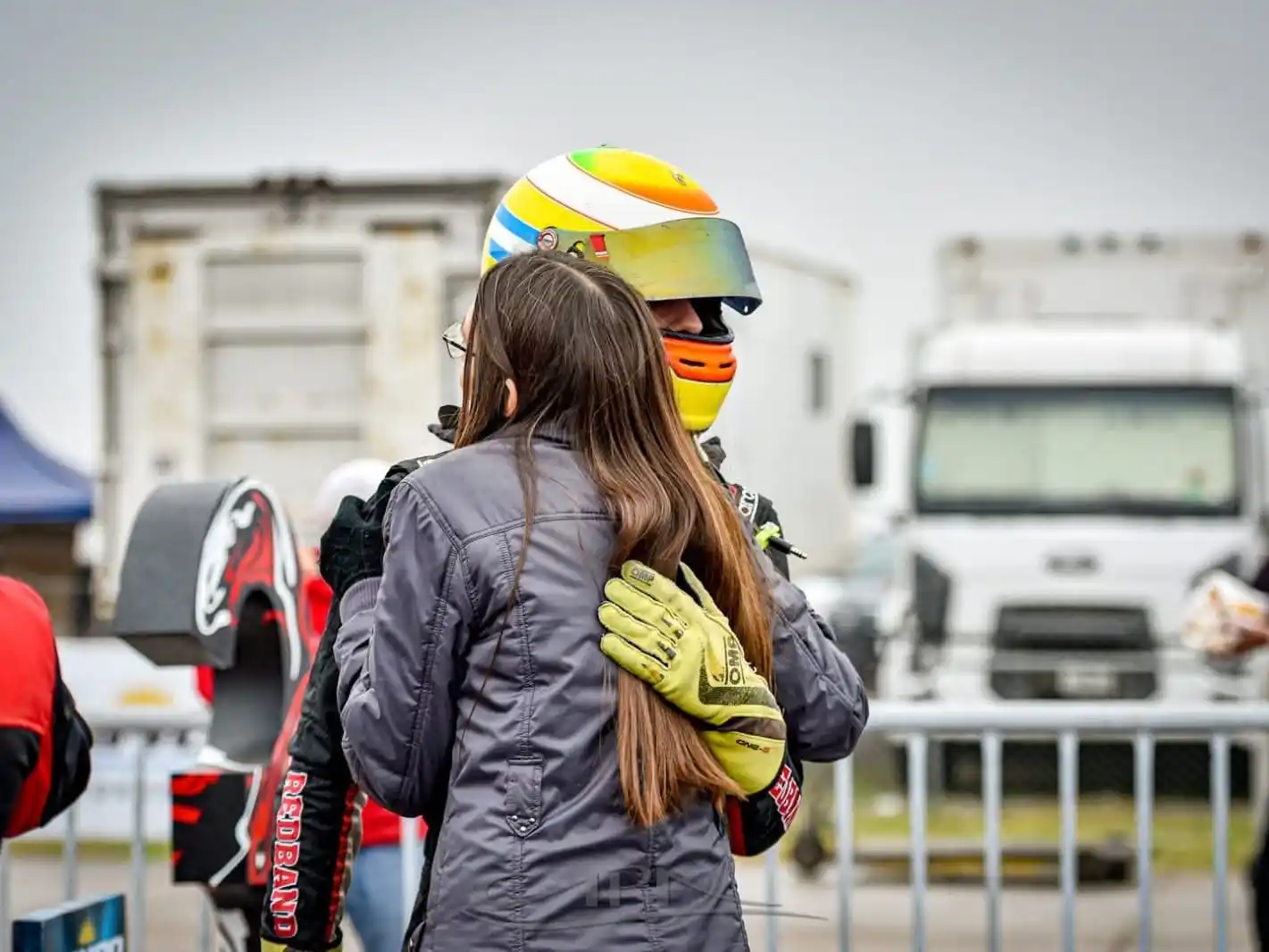 Una mamá entre autos y velocidad
