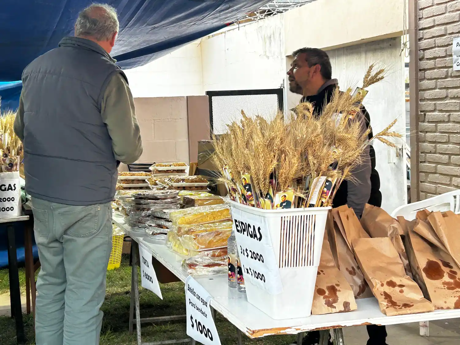 Con fe y esperanza, Rafaela peregrina hacia la Parroquia San Cayetano pidiendo pan, paz y trabajo - 2