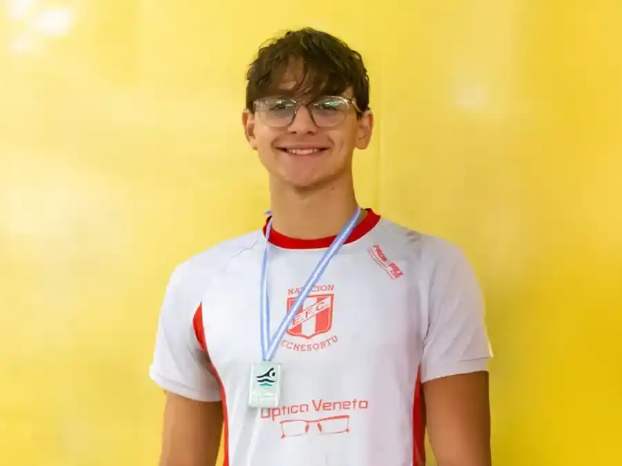 La familia de Matías Bottoni pide ayuda para continuar la rehabilitación del joven nadador en España