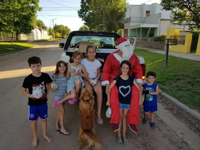 Papá Noel recorrió los barrios para alegría de los más Pequeños de Galarza