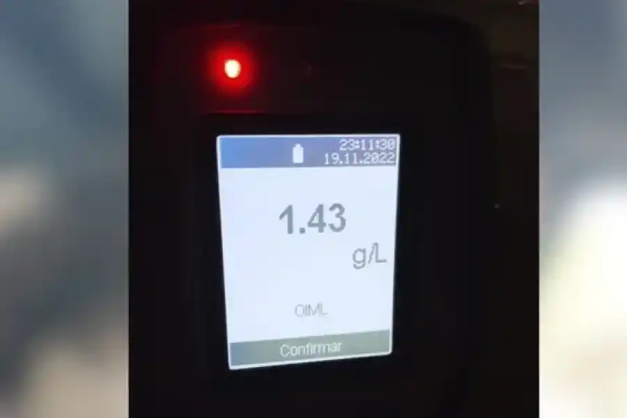 Detuvieron un chofer que viaja alcoholizado con un grupo de jóvenes que iban a Esperanza