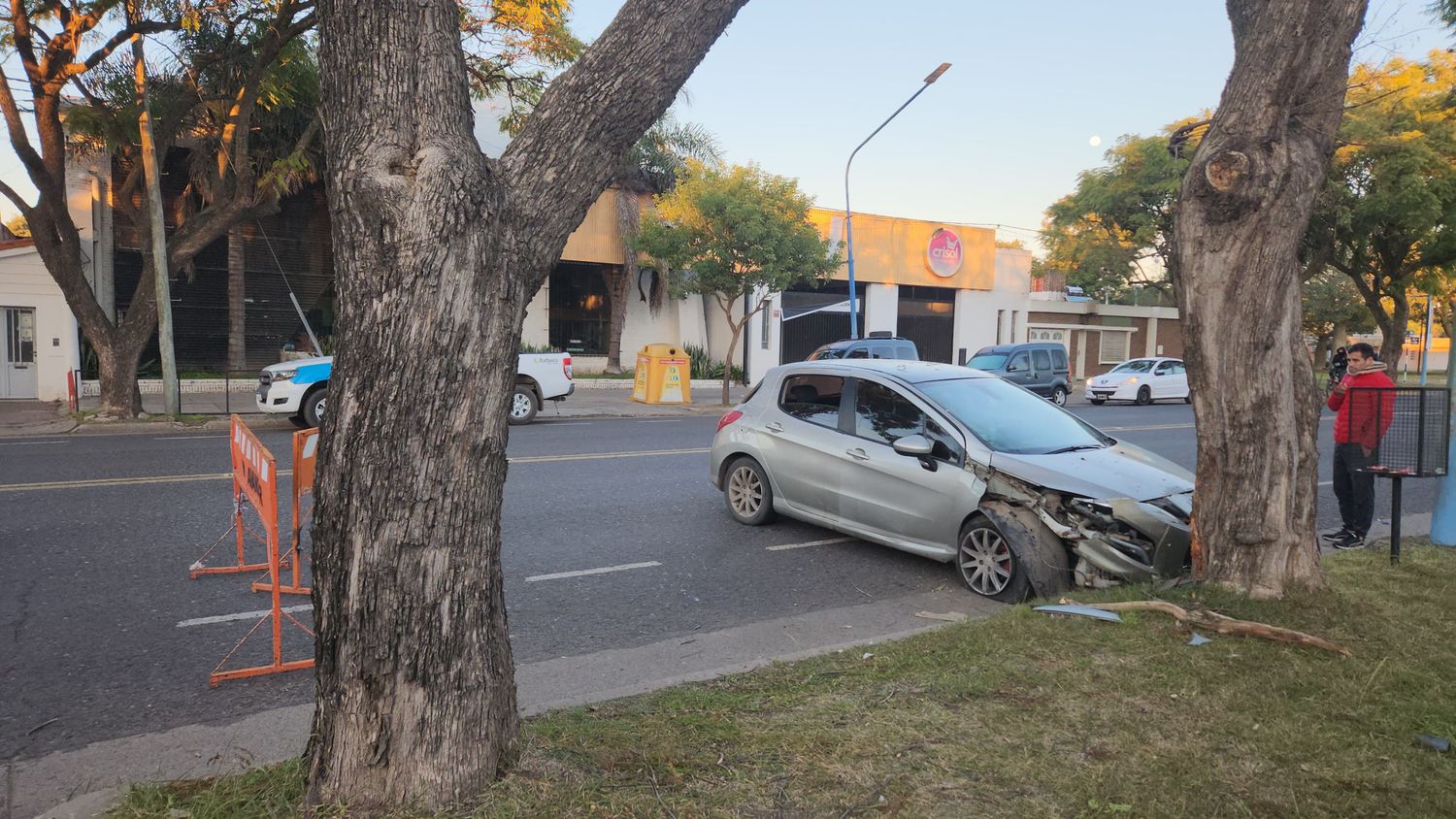 accidente choque contra un arbol bv santa fe - 2
