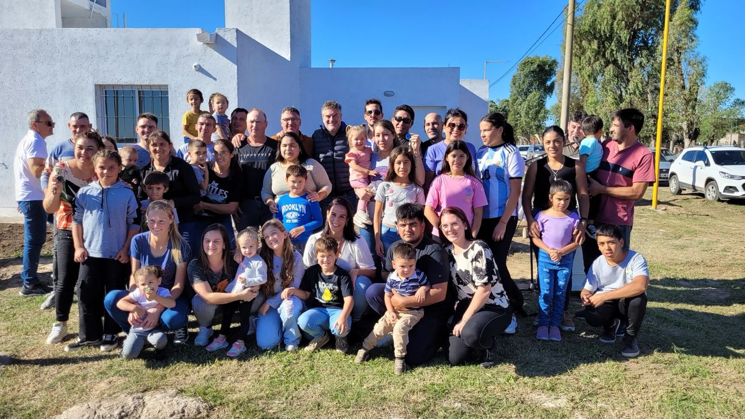 Las familias beneficiarias celebraron la casa propia.