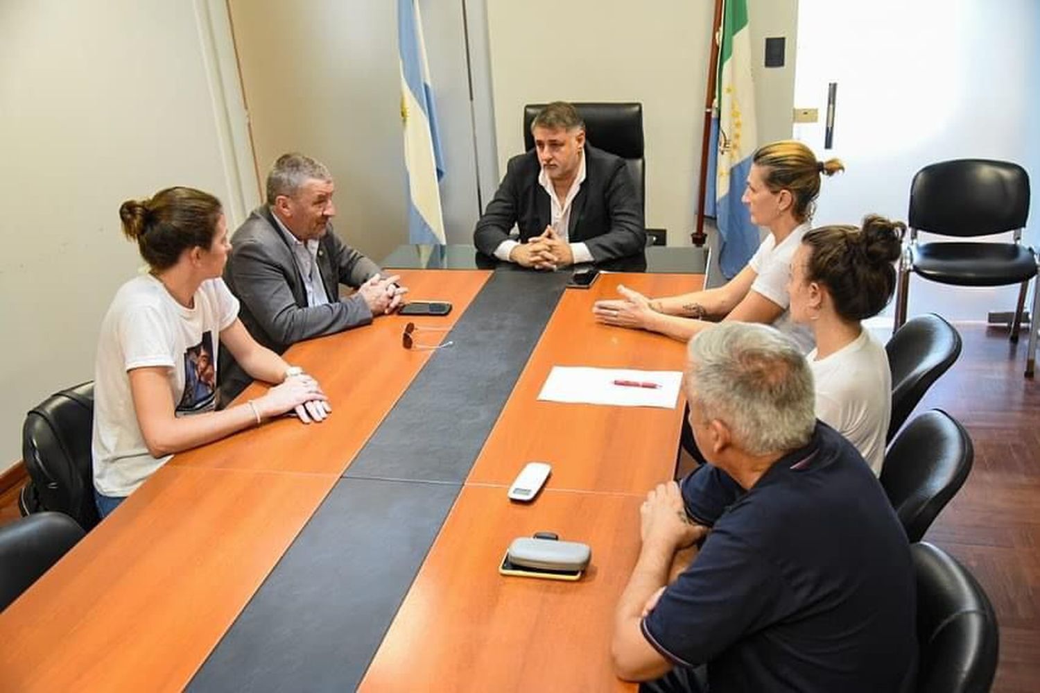 El ministro de gobierno chaqueño recibió a familiares y amigos de Fernando Francovich