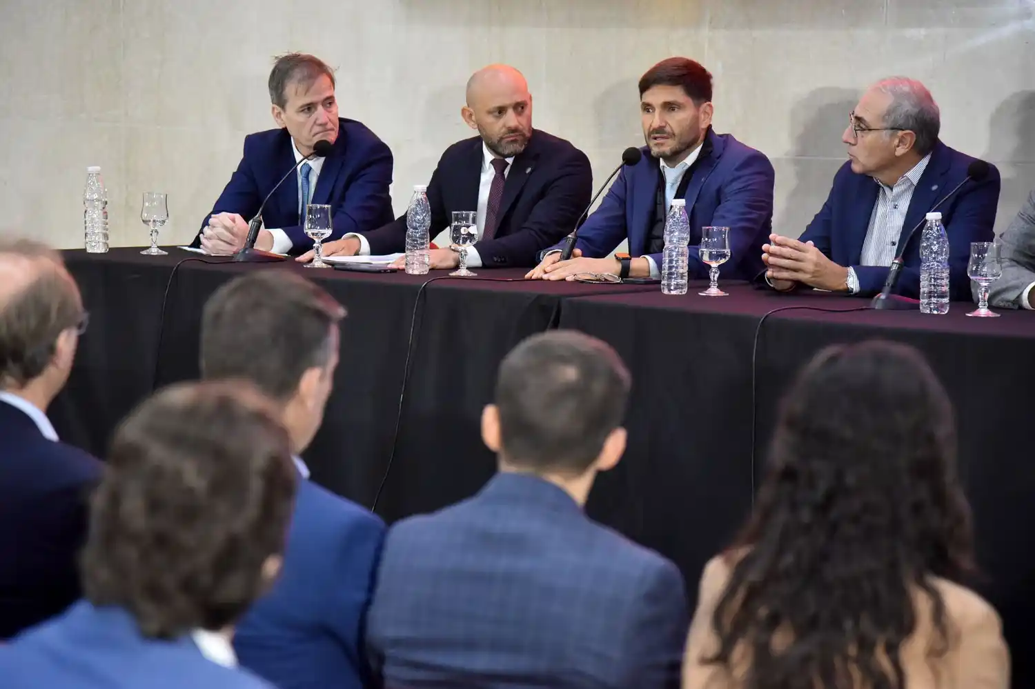 El gobernador dando detalles de las inversiones a realizar.