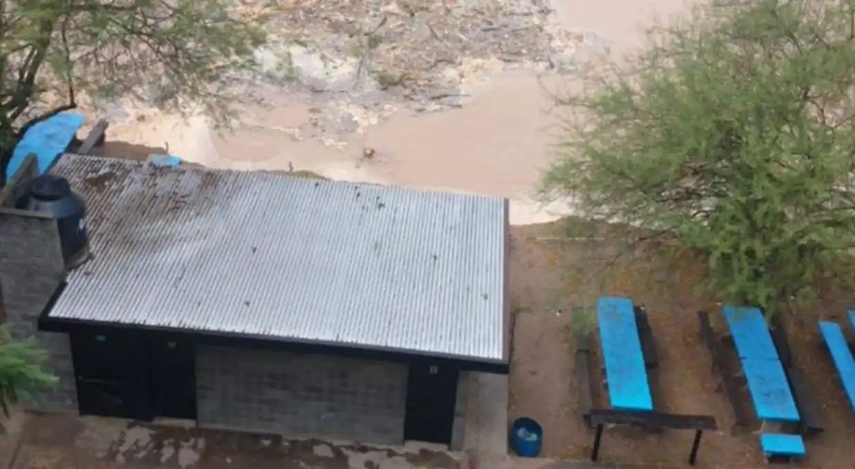 Recomiendan evacuar a la gente que vive sobre la barranca rosarina