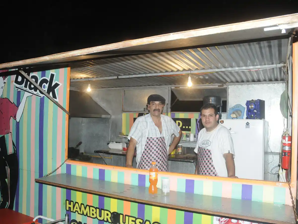 Armados asaltaron un carribar 