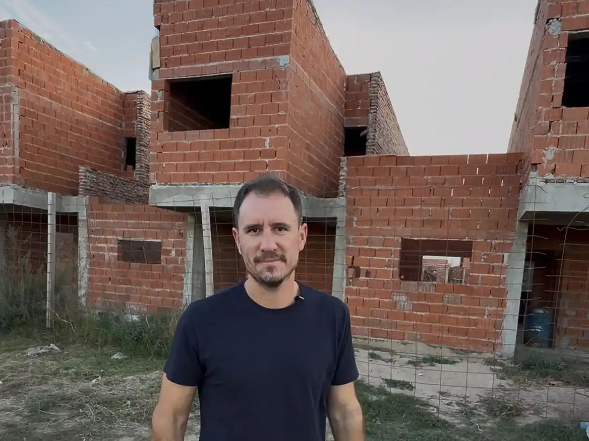 El edil evaluó el avance de la construcción.