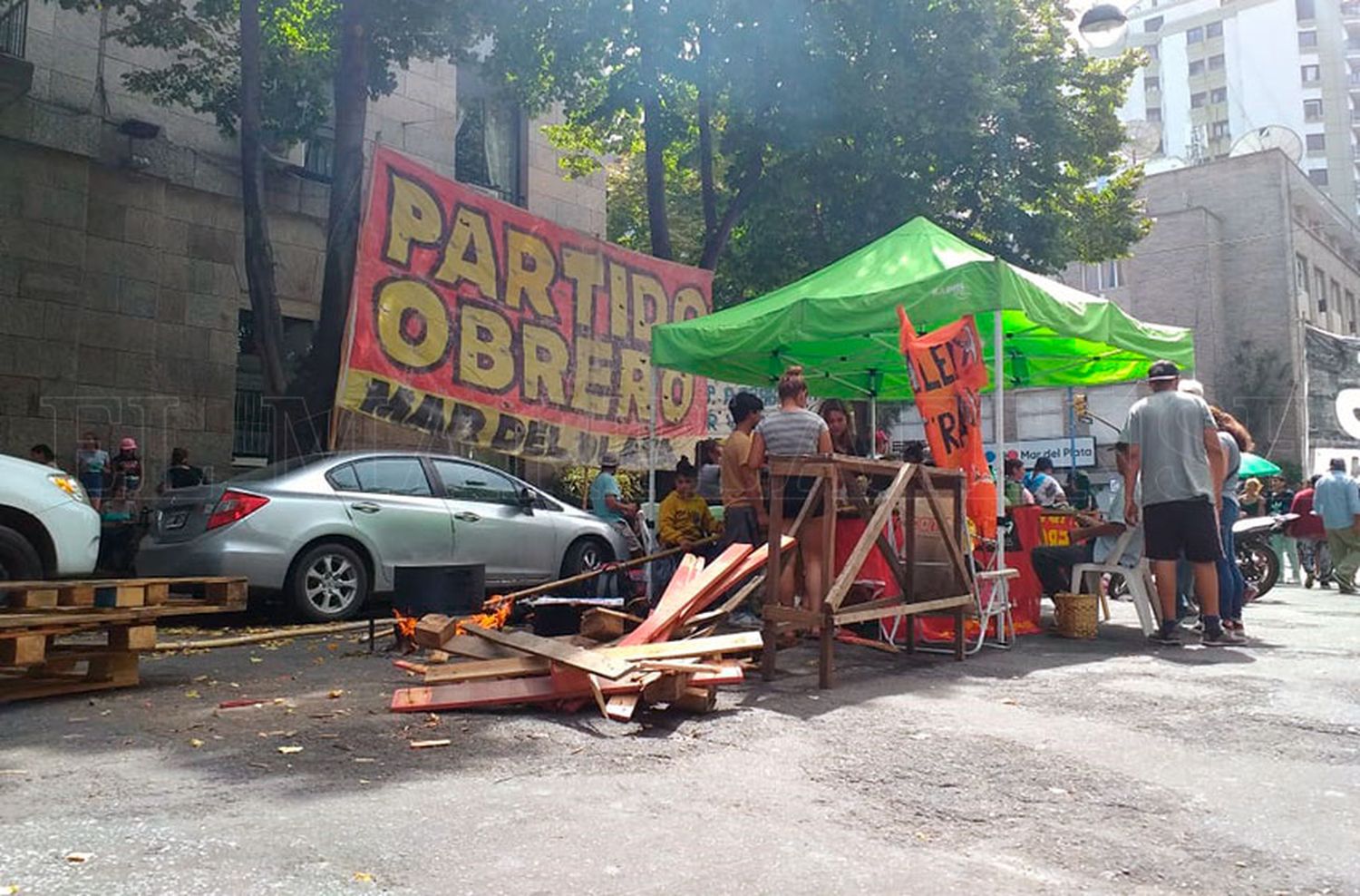 Movimientos sociales cortan el municipio y piden "trabajo genuino"