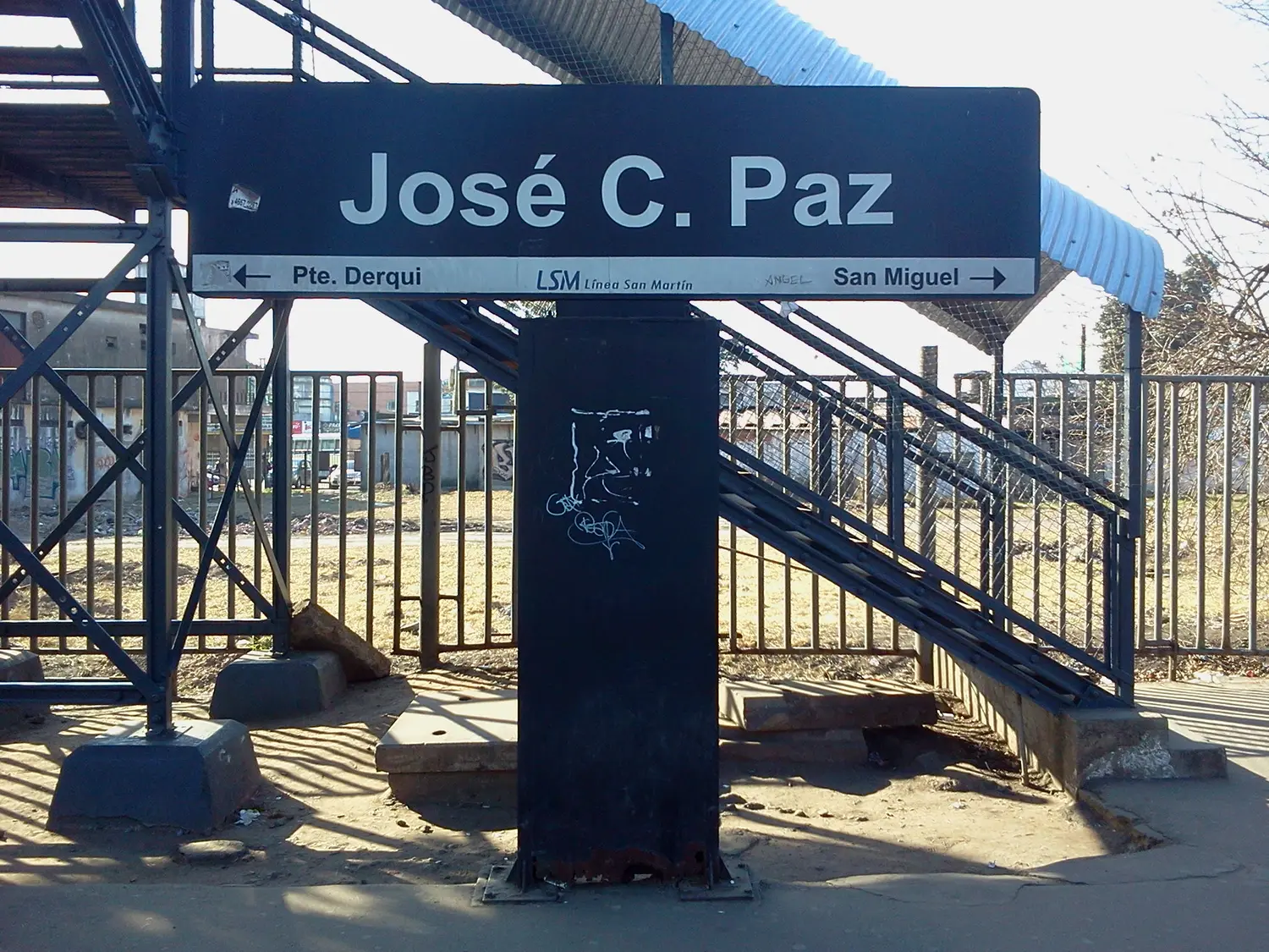 José C. Paz: Desesperada búsqueda de un hombre que tiene a toda su familia desaparecida