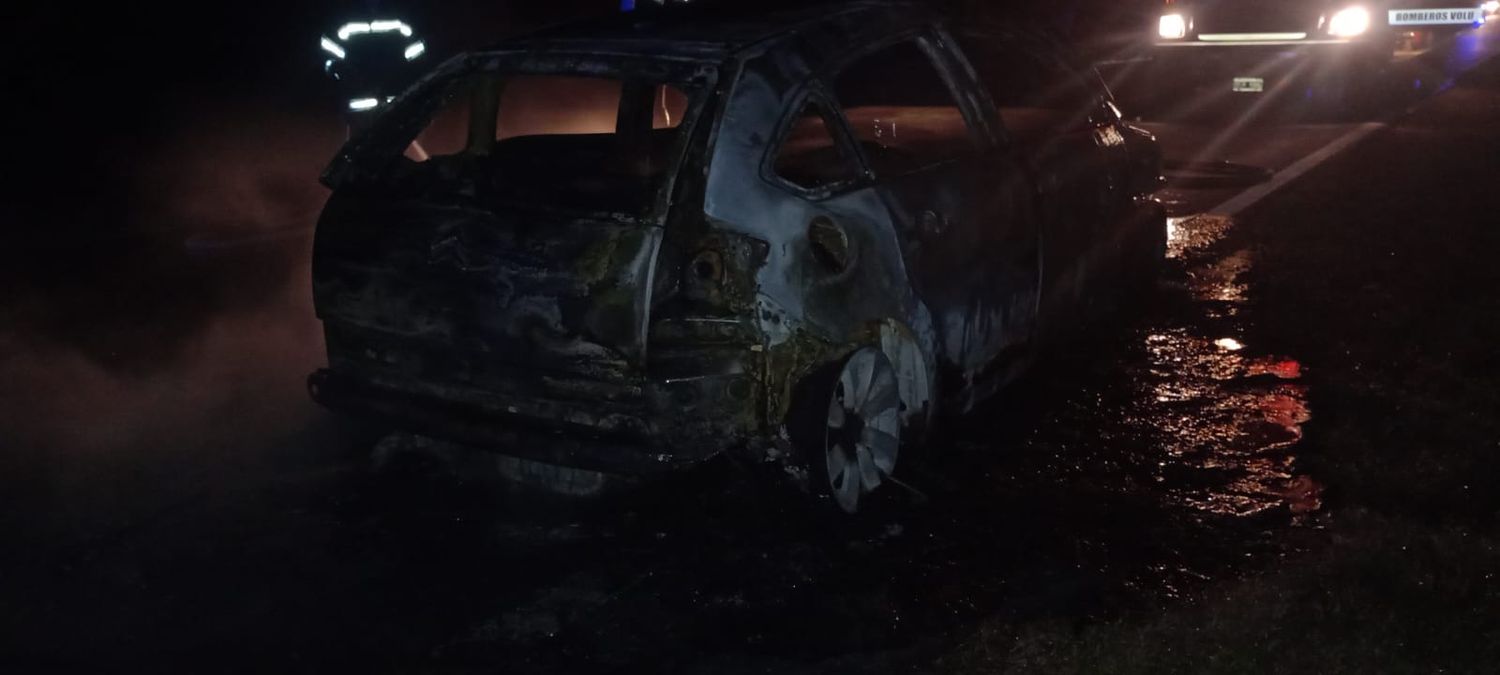 Un incendio de un auto provocó el corte total de la Ruta 70