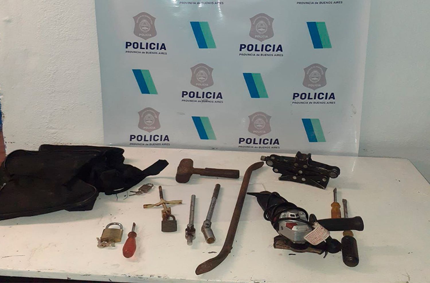 Evitaron una usurpación en el barrio San Cayetano: detuvieron a 3 hombres