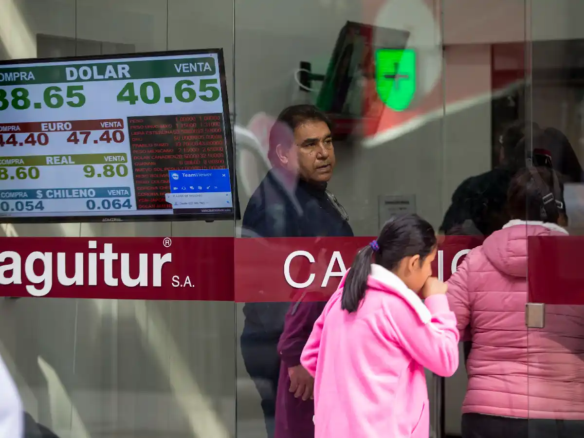 El dólar cerró a 40,51 pesos y marcó un nuevo récord 