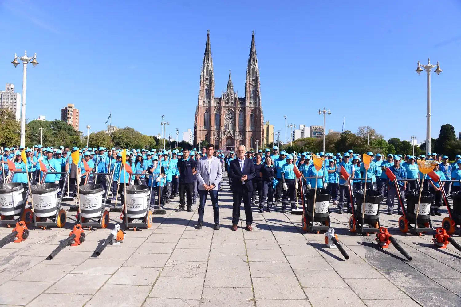La Plata: Alak presentó el Plan Otoño 2025 con nuevos camiones para reforzar la limpieza de hojas