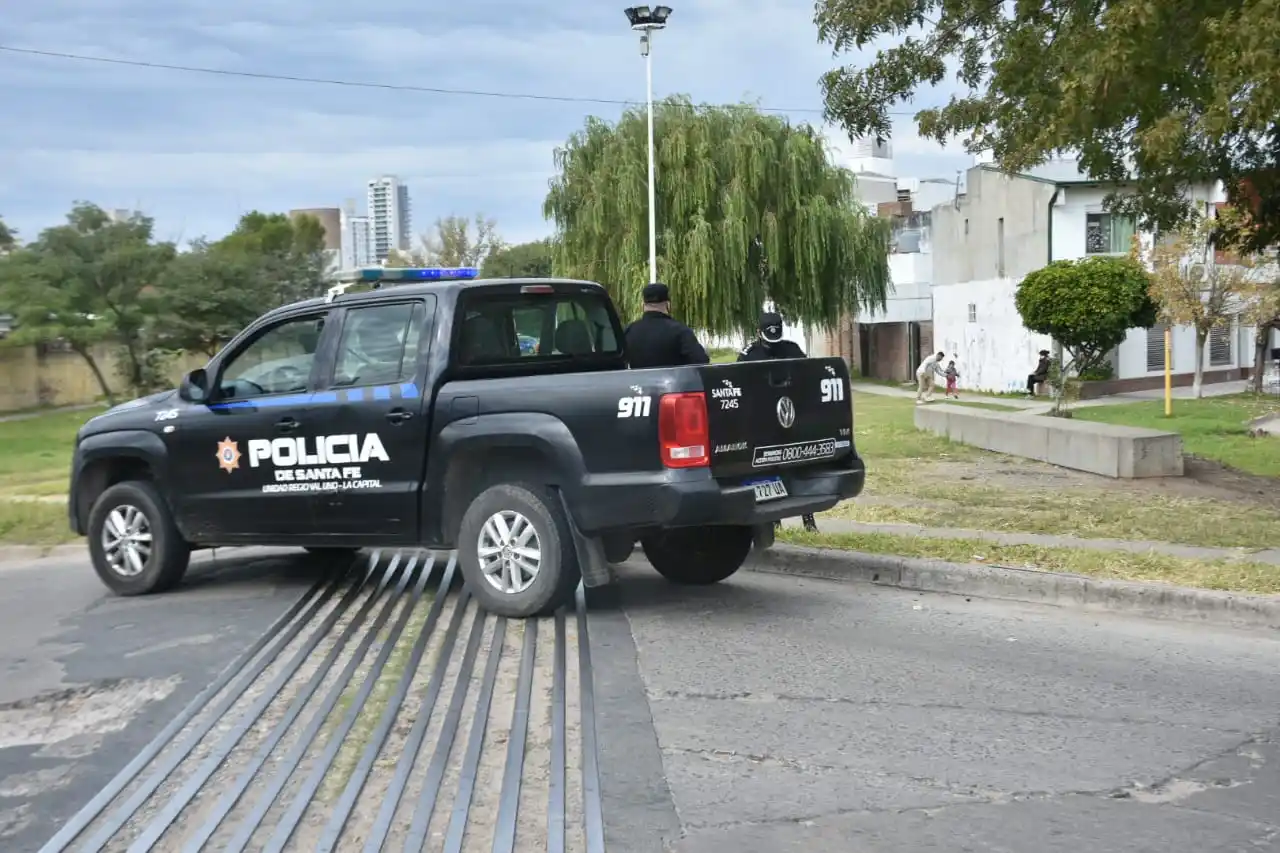 Rescataron a un bebé abandonado dentro de una bolsa