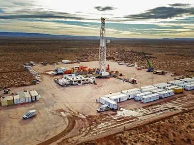 Aumenta la producción de gas natural en Vaca Muerta y su uso en transporte vehicular
