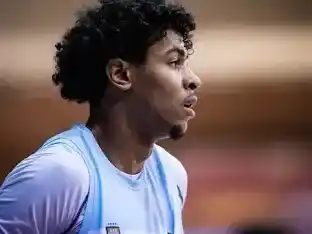 Aaliya recibió insultos racistasy hubo sanción para los hinchas.