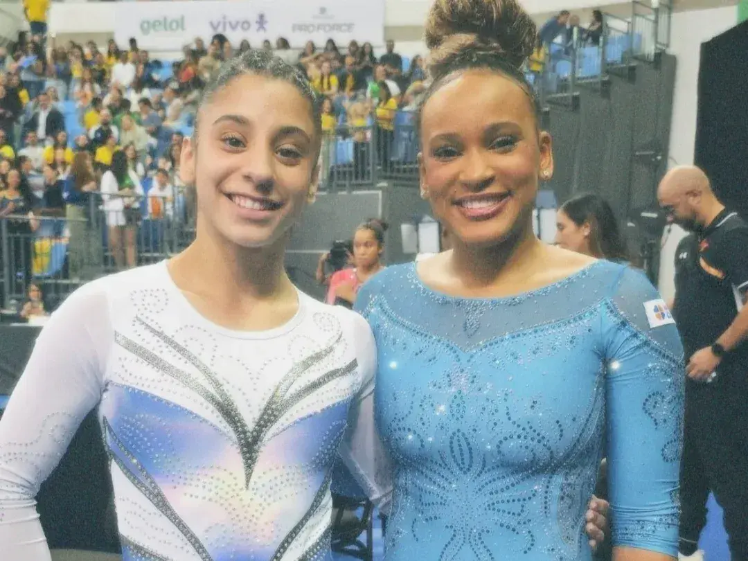 Emi Acosta junto a la crack mundial Rebecca Andrade. Foto:IG emi.acosta