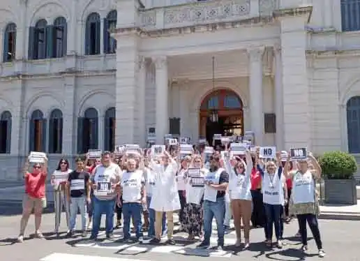 Docentes demandan al gobierno que devuelva los días descontados