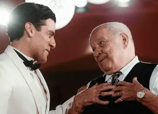 Paul Schrader con el actor Oscar Isaac durante el festival del año pasado. Foto AFP