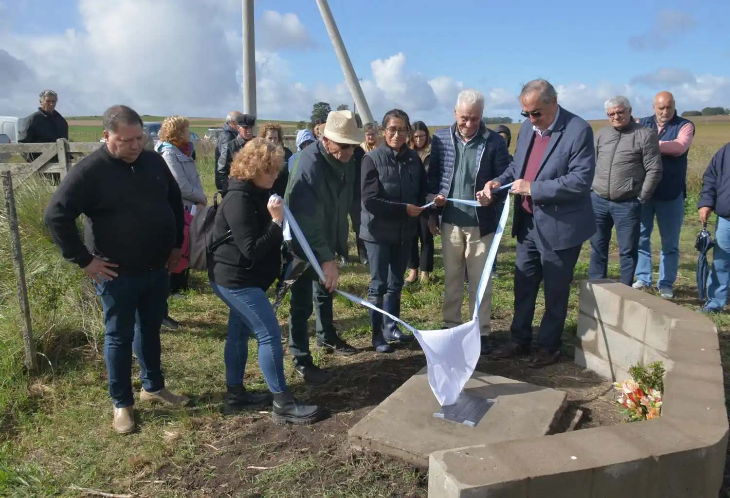 El Municipio realizó un homenaje a Pedro Etchevarne, donante de la Chacra El Arraigo