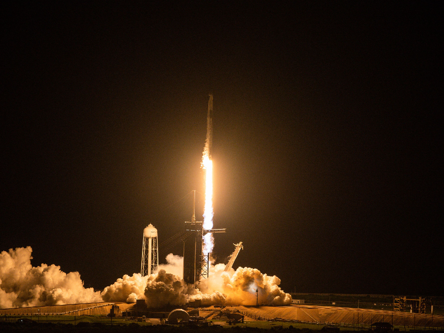 El cohete de SpaceX con la primera tripulación civil despegó con éxito y ya está en órbita