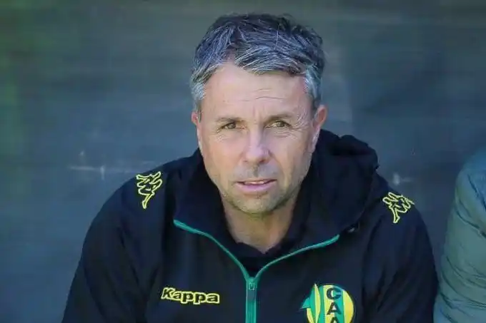 Tras la derrota, Gustavo Álvarez renunció como entrenador de Aldosivi