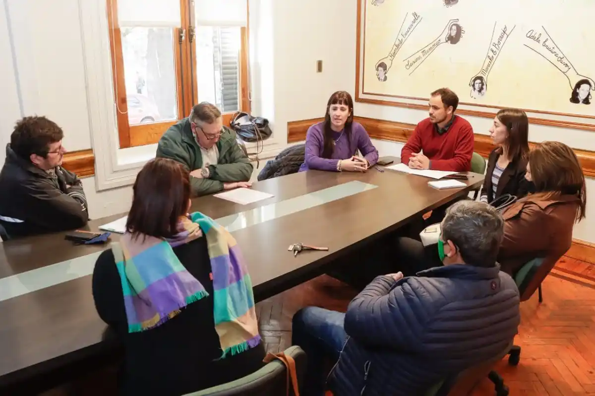 El Municipio firmó un acuerdo de colaboración con los gremios para abordar la violencia de género entre sus trabajadores