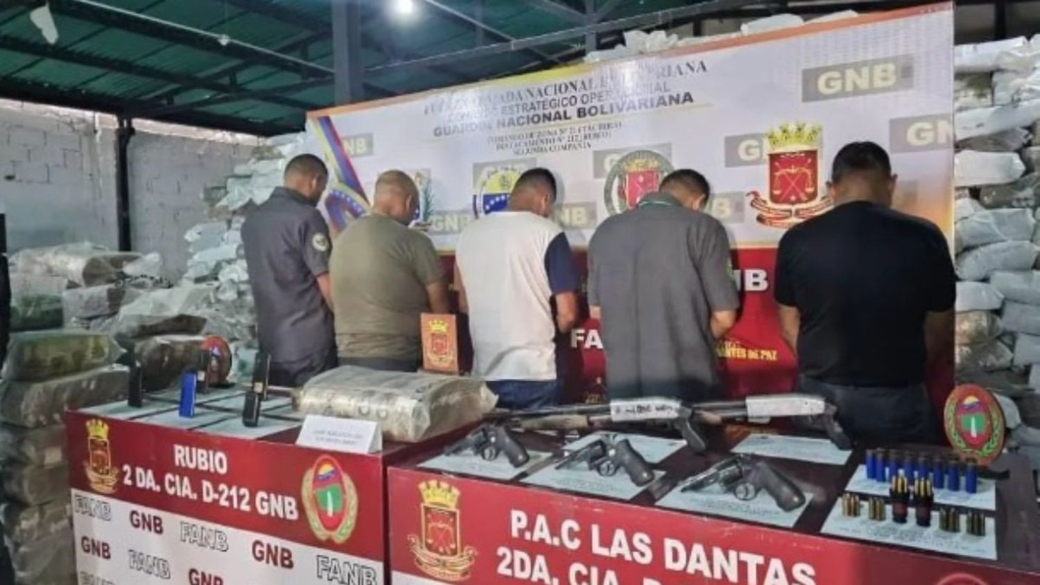 Detuvieron a cinco sujetos cuando iban rumbo a la «maquinita» de hacer dólares