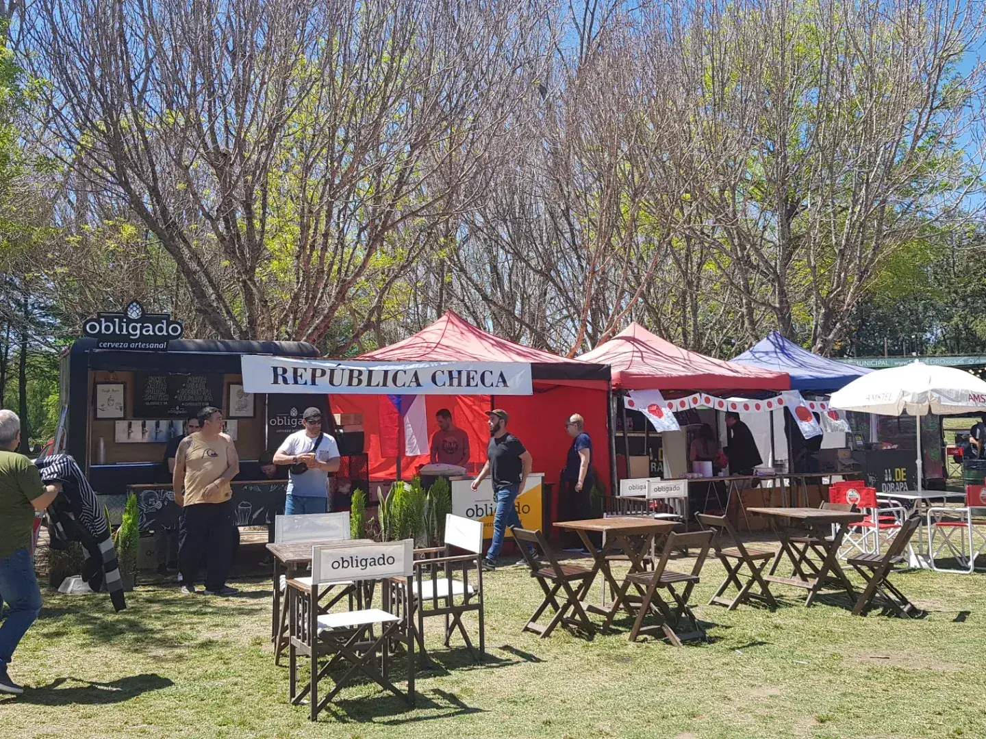 El Paseo Público se prepara para la Fiesta de las Colectividades con diversos stands gastronómicos, puestos de cerveza artesanal y espacios al aire libre para disfrutar de la cultura y la gastronomía.