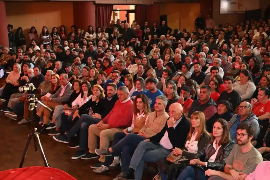 Por amplia mayoría, el partido socialista resolvió integrar el frente “Unidos para cambiar santa fe”