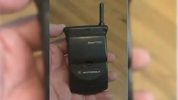 Los 25 celulares viejos que hoy valen una fortuna: modelos que marcaron una era y podés tener guardados en casa