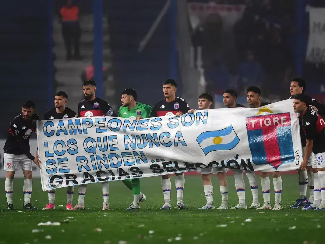 Tigre homenajeó a las Selección Argentina en la previa de su partido en Montevideo. Foto :La Nación