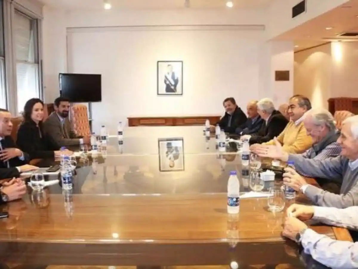 Stanley recibió a la CGT y dijo que la emergencia alimentaria "la tiene que definir el Congreso"