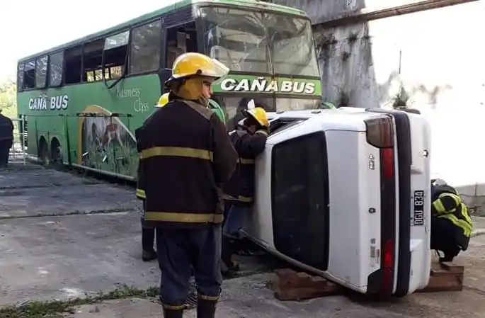 Bomberos realizaron un simulacro para rescatar víctimas
