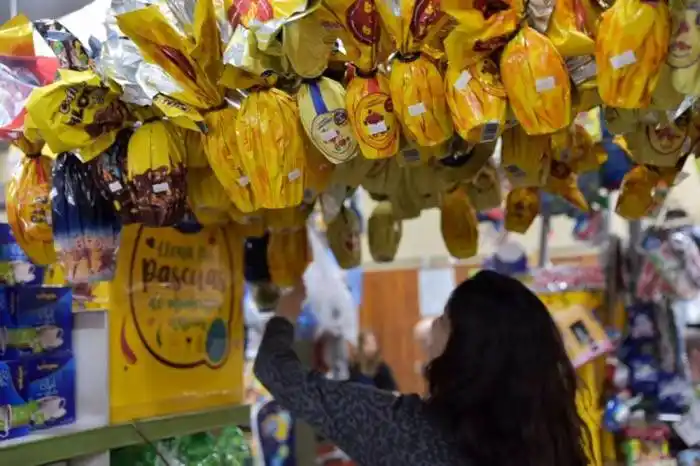 Huevos de chocolate por las nubes