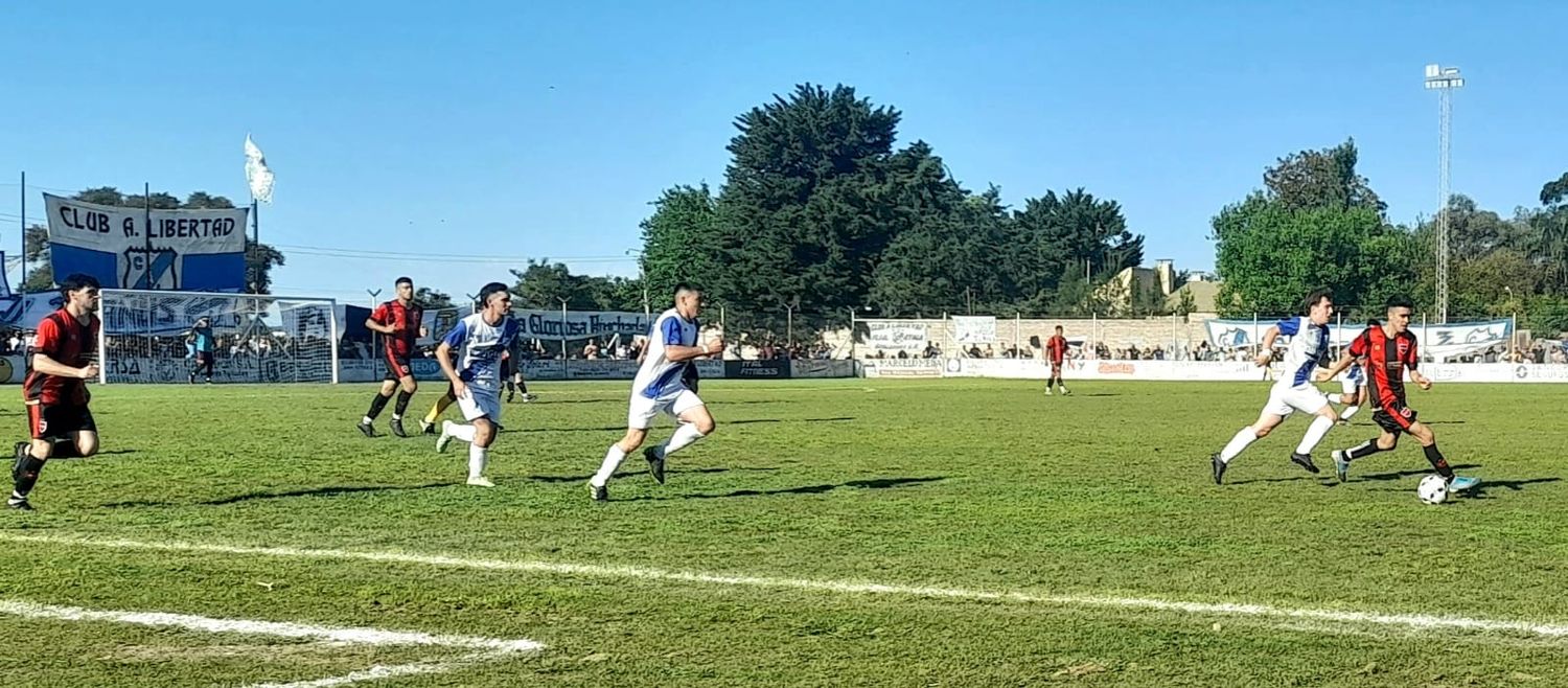 Tanto Gualeguay Central como Libertad irán en búsqueda del líder Sociedad Sportiva. La hinchada "millonaria" piensa copar el estadio rojinegro porque hay preanuncio de festejo del título. Expectativa