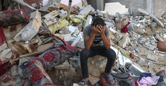 Guerra en Gaza: ataques aéreos israelíes alcanzaron escuelas y hogares de la ONU y mataron al menos a 34 personas