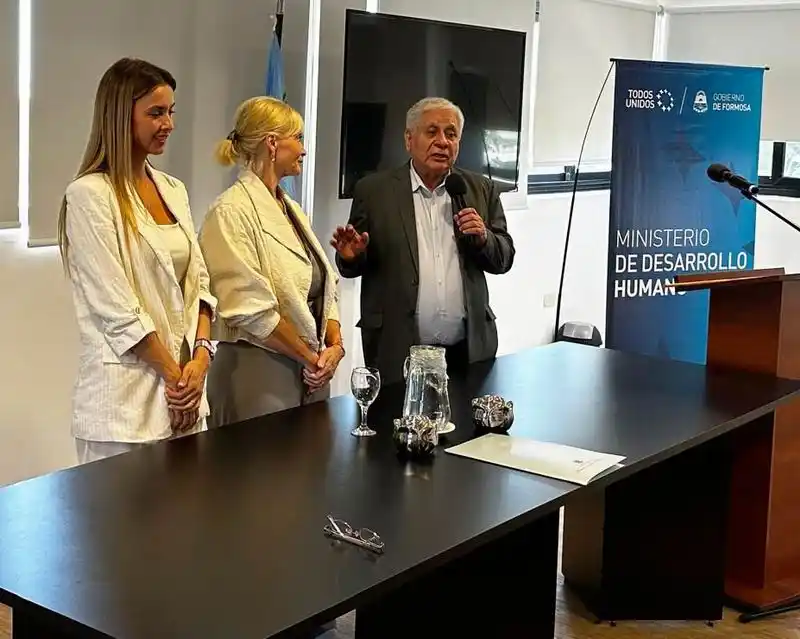 El ministro Gómez puso en funciones a nuevas
autoridades en el Hospital Interdistrital Evita