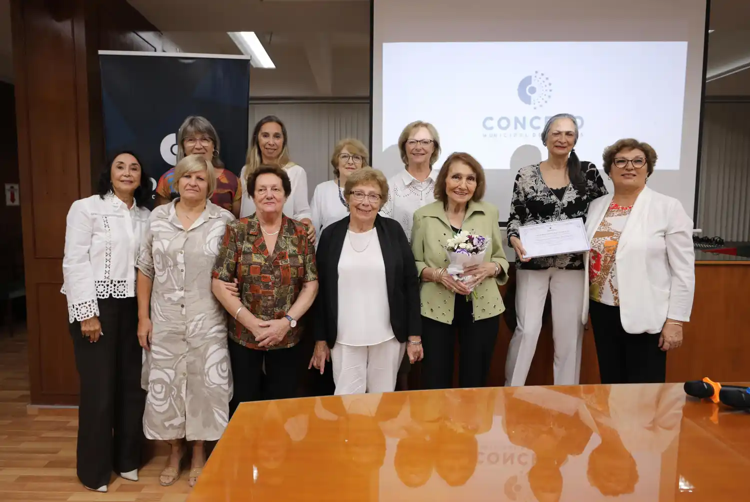 marta engler reconocida por el concejo - 2