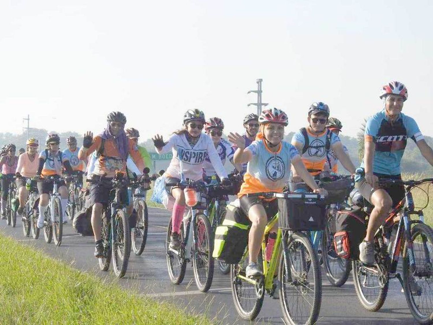 Partieron los cicloperegrinos en el inicio del
Via Crucis Formoseño hasta la línea Barilari