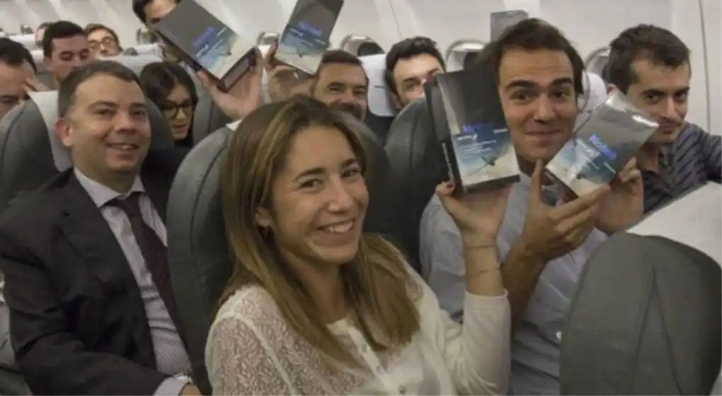 Samsung regaló un Note 8 a cada pasajero de un vuelo de Iberia