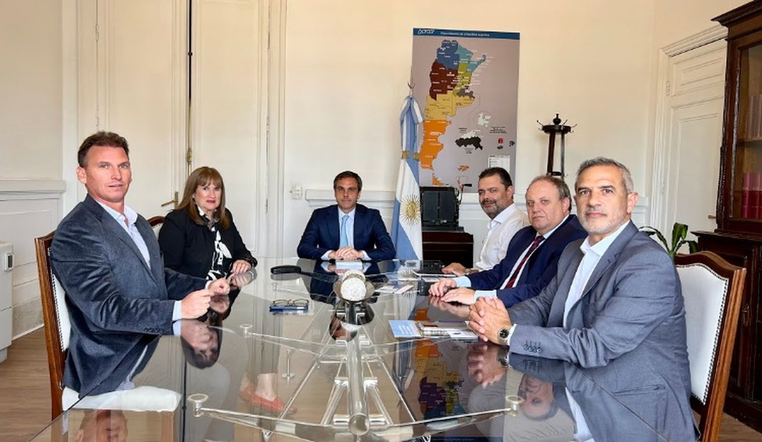 Michel recibió a organizaciones de Gualeguaychú para iniciar el trámite de un depósito fiscal en el Parque Industrial
